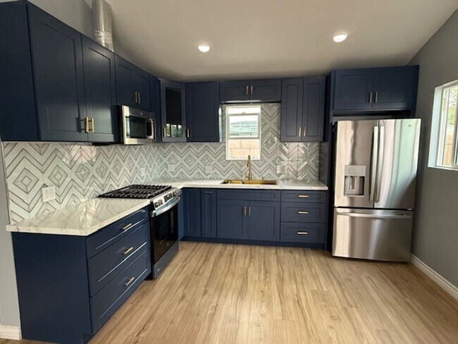 Building Photo - 1616 E Harding St