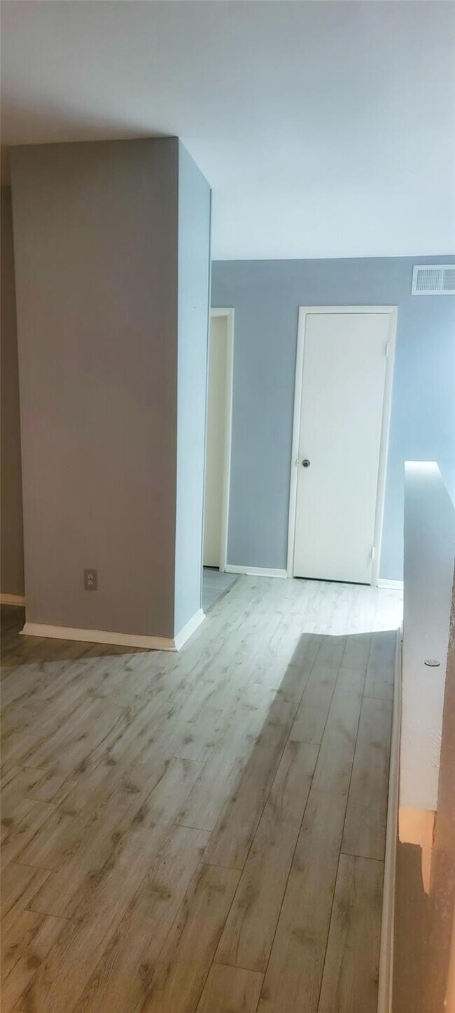 Building Photo - 2110 Wilcrest Dr