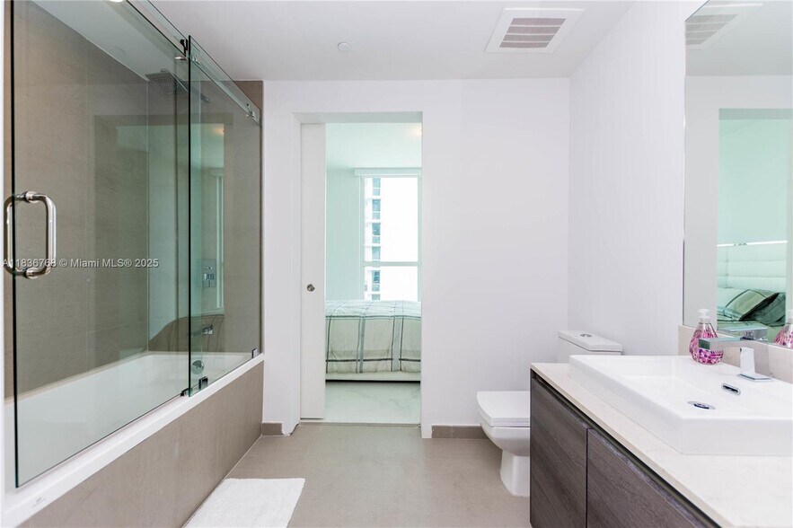 Building Photo - 1080 Brickell Ave