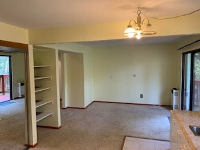 Building Photo - 4 Bedroom 2.5 Bath  with loft ,office, and sauna