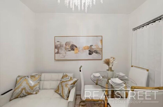 Building Photo - Modern 2BR/2BA in Prime Chinatown | Quick Access to Midtown & Google HQ