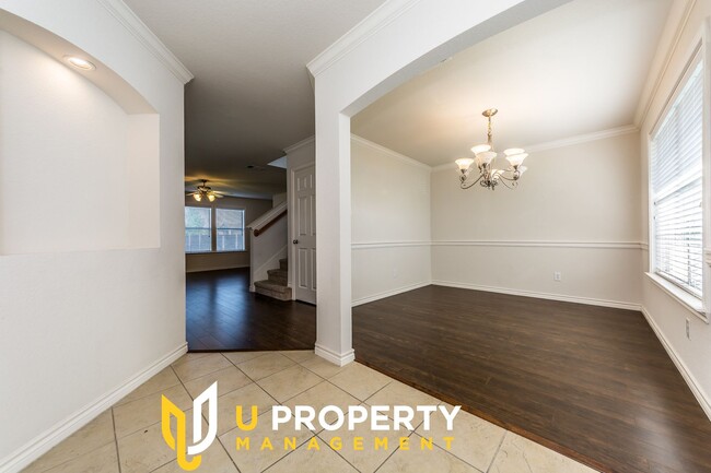 Building Photo - 5425 Smt Vw Dr