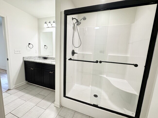 Building Photo - 3 Bedroom, 2 Bath w/ Immediate Availability in Walhalla