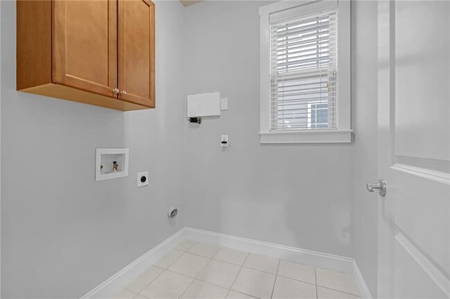 Building Photo - 2048 Village Crest Dr NW