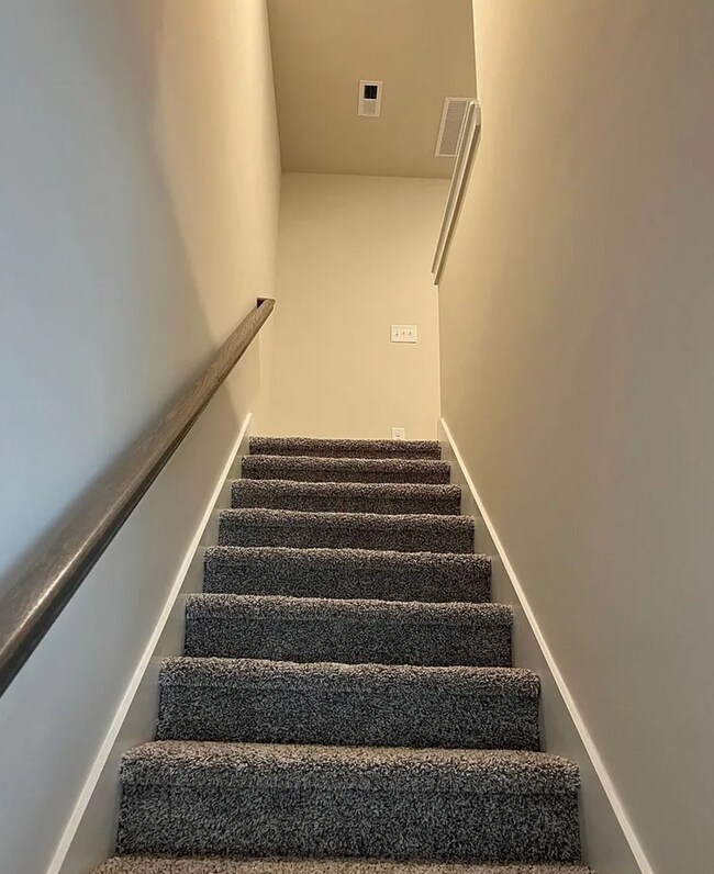 Building Photo - Desirable 3/2.5 Townhome Available Novembe...