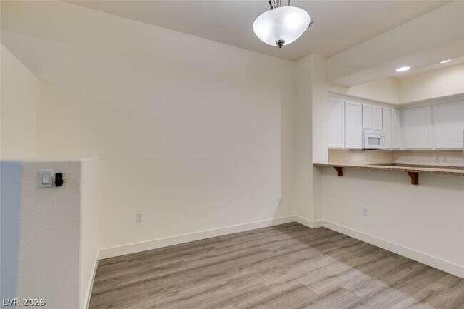 Building Photo - 38 E Serene Ave