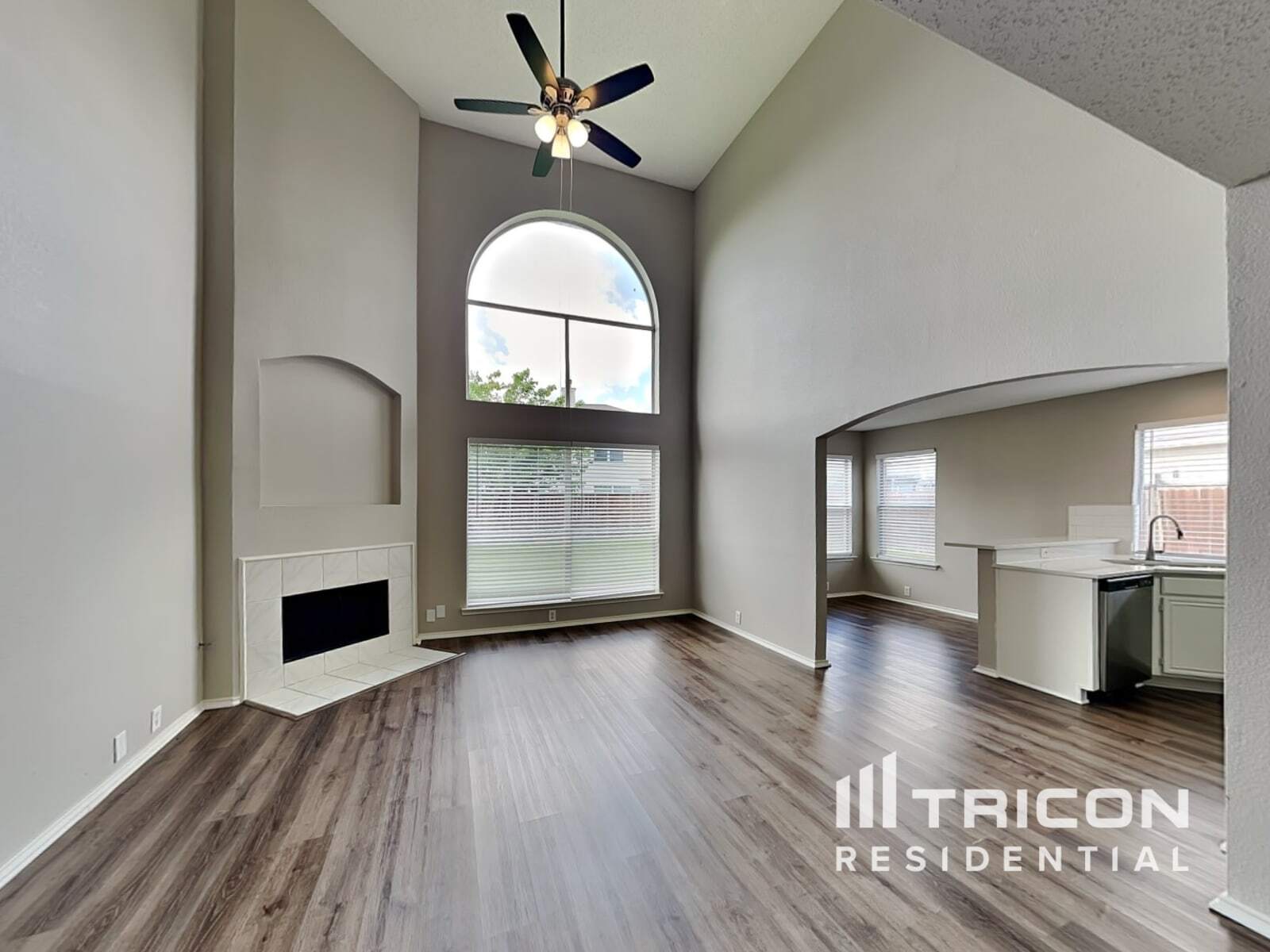 Building Photo - 5320 Tennis Villa Dr
