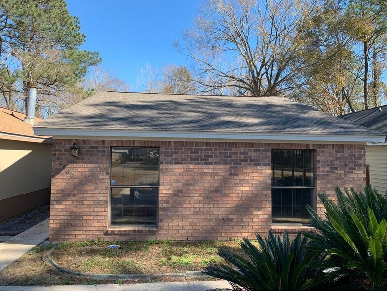 Building Photo - 30480 Fairway View Dr