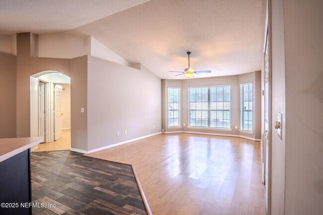 Building Photo - 11048 Ridge Point Dr
