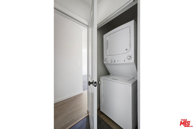 Building Photo - 1562 Attridge Ave