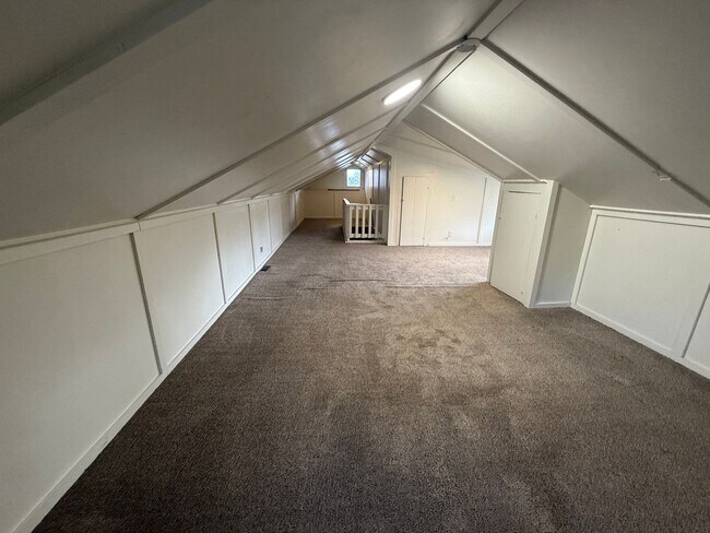 Building Photo - 3 bed/1 bath house