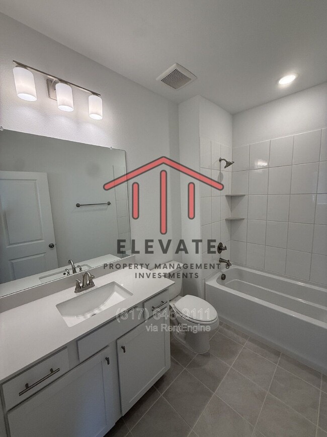 Building Photo - 724 4th St