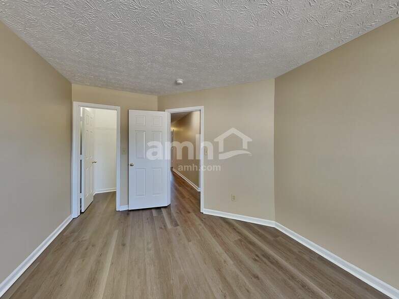 Building Photo - 13920 Bruddy Dr