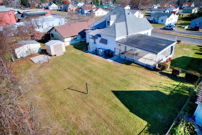 Building Photo - 1624 Edgemont Ave