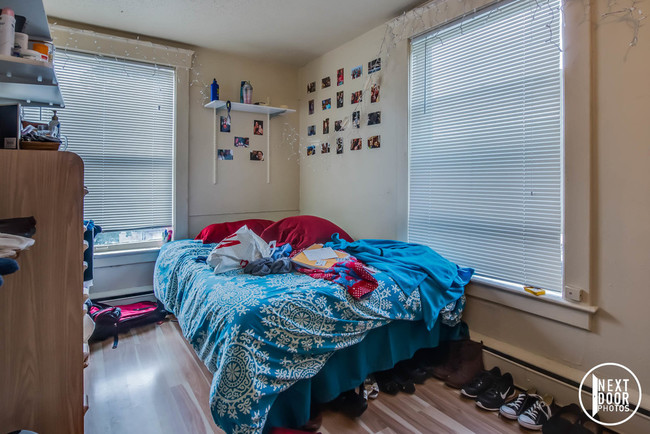 Room 4 - 931 Greenwood Ave