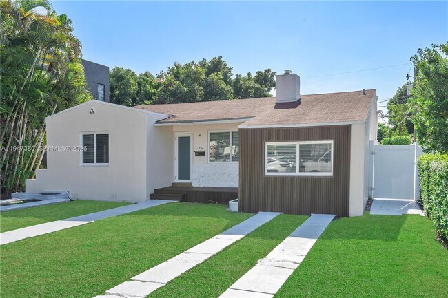 Building Photo - 2350 SW 26th St