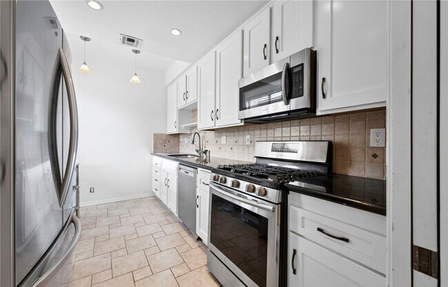 Building Photo - 330 Cordova St