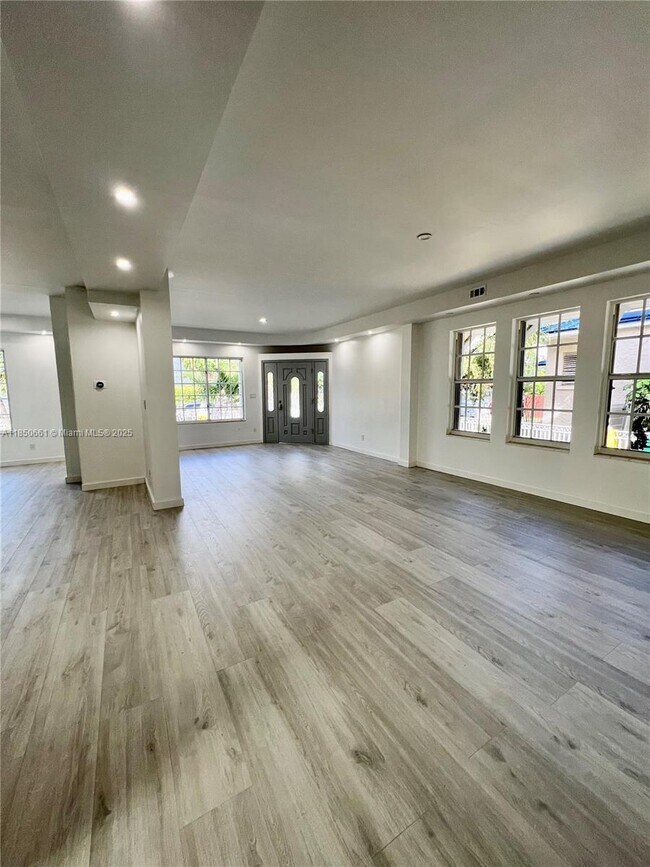 Building Photo - 1336 SW 14th St