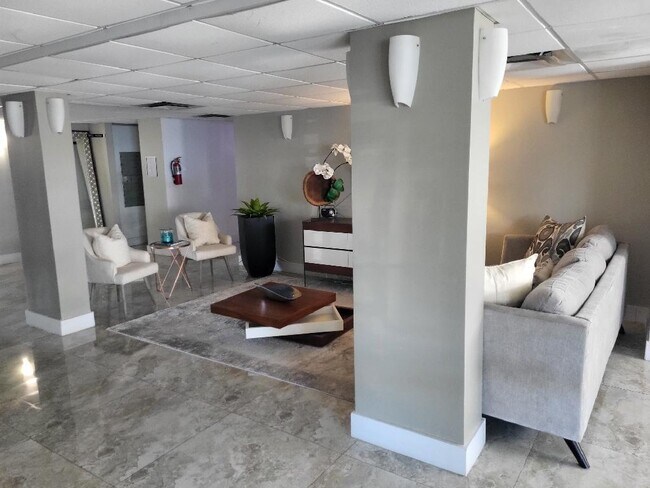 Building Photo - 550 Bayshore Dr