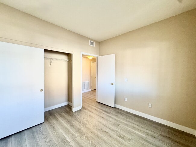 Building Photo - DOWNSTAIRS CONDO | GATED COMMUNITY | CENTENNIAL HILLS | UPDATED 3 BEDROOM