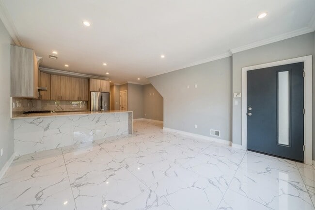 Building Photo - 225 Columbia Ave