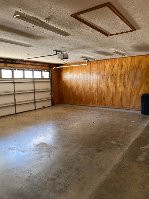 Building Photo - 6014 Castle Oaks