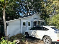 Building Photo - Adorable 1 Bedroom House Downtown Grass Va...