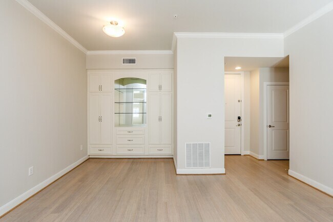 Building Photo - 300 St Joseph Pkwy