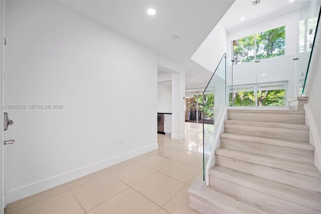 Building Photo - 21012 NE 34th Ct