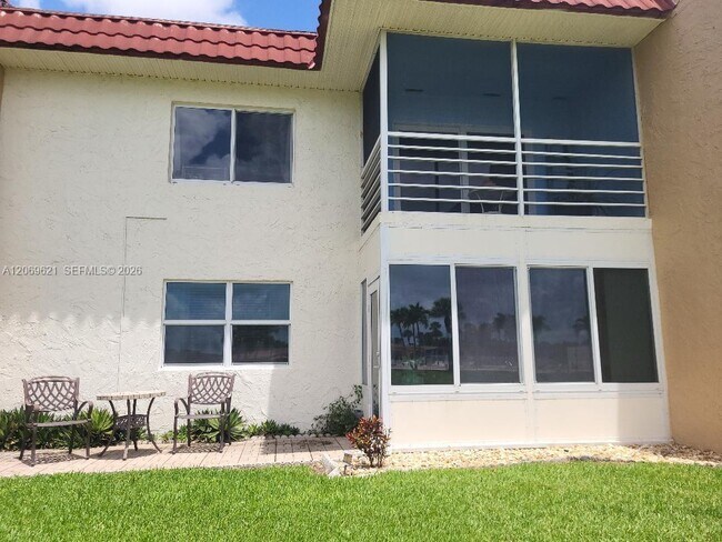 Building Photo - 136 Lake Dora Dr