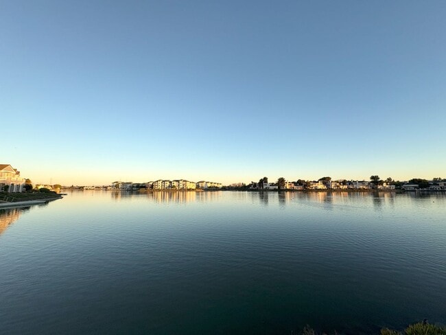 Building Photo - Charming Waterfront Single Family Home in Redwood Shores Available Now!