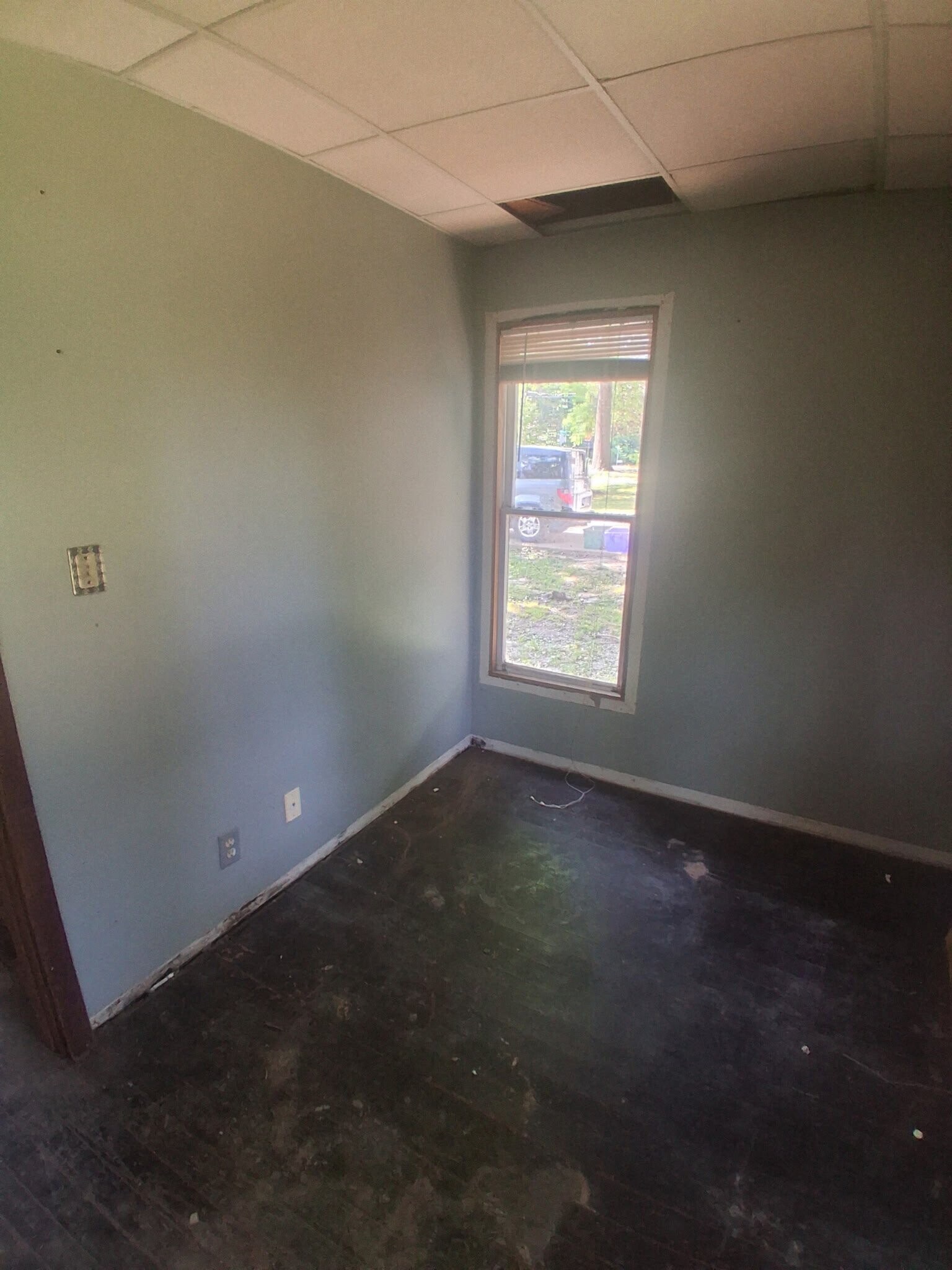 Building Photo - 615 N Almond St