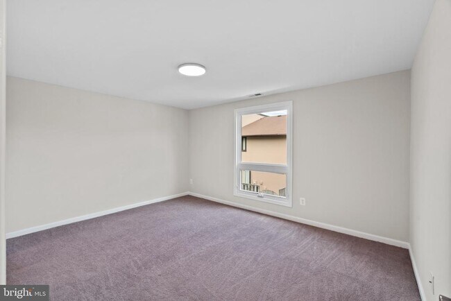 Building Photo - 544 Glen Ct