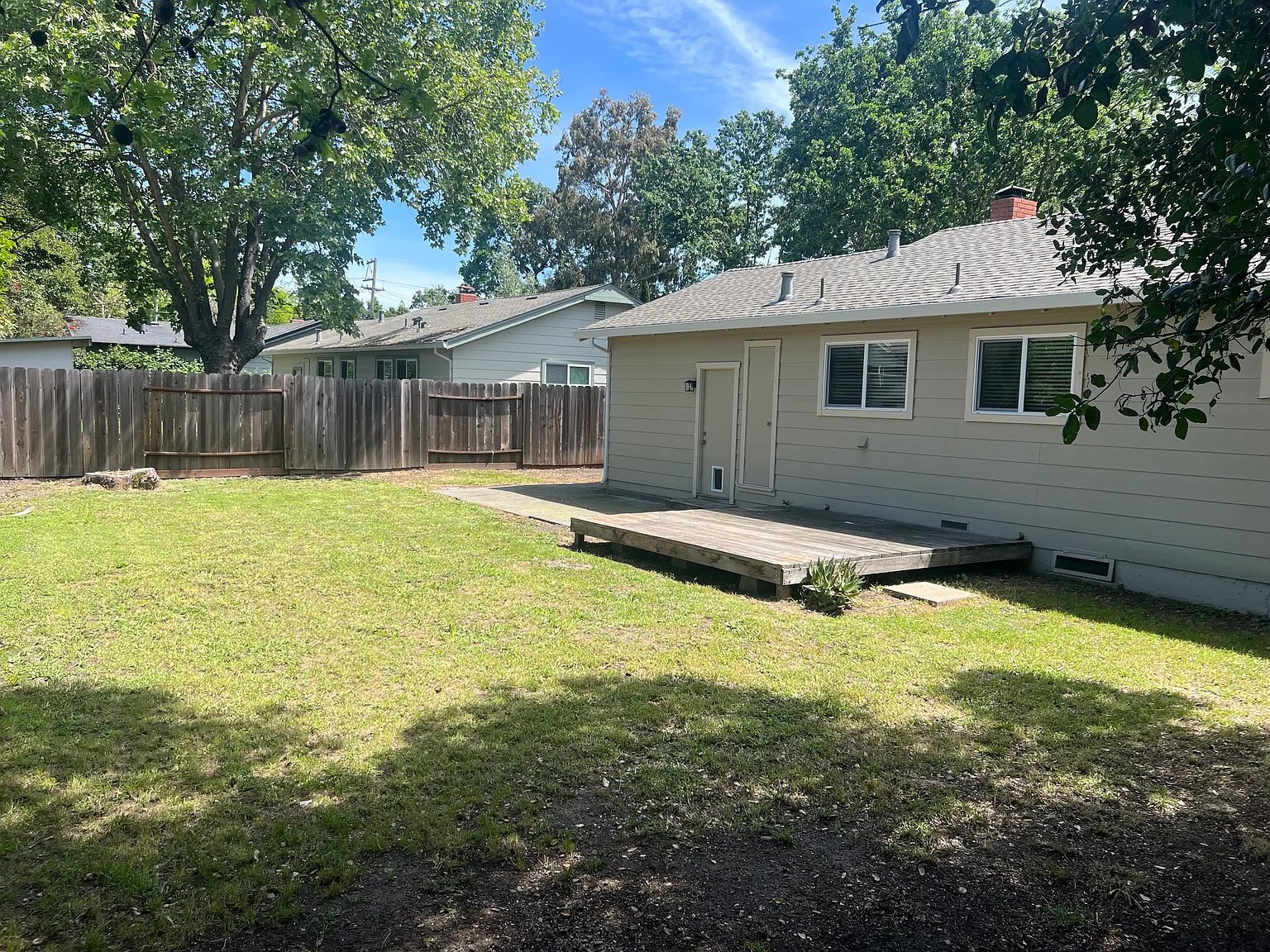 Building Photo - 1219 Burbank Ave