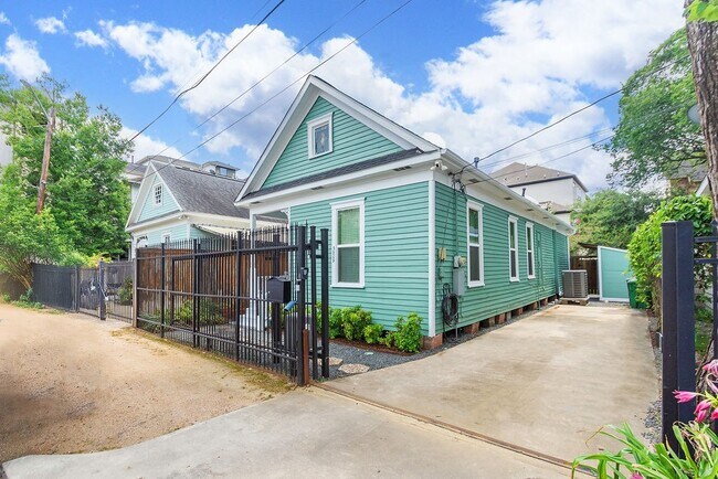 Building Photo - 3909 Barnes St