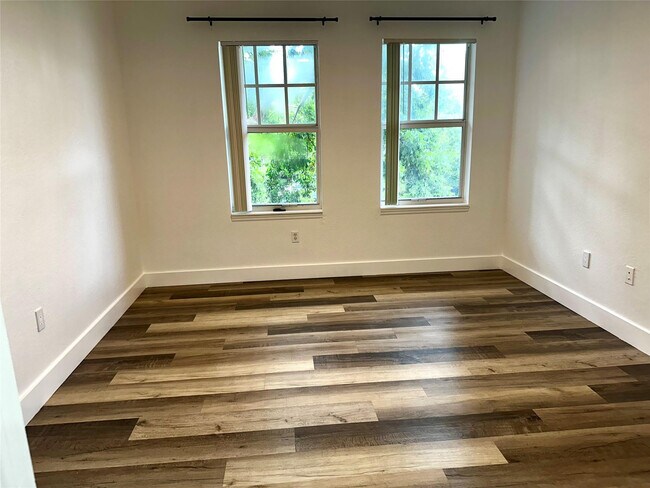 Building Photo - 6500 W Sample Rd