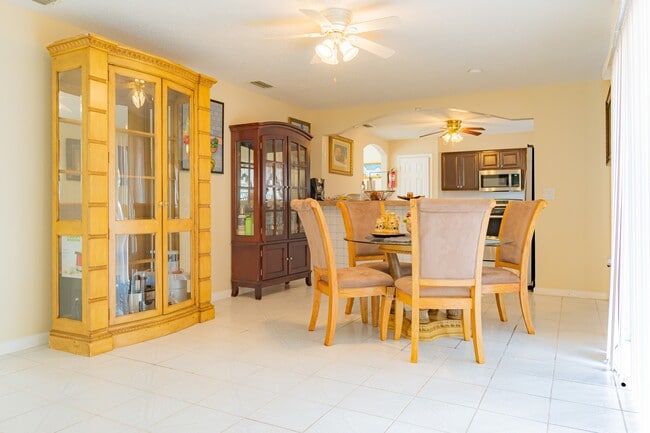 Building Photo - 6203 Tebbetts Dr