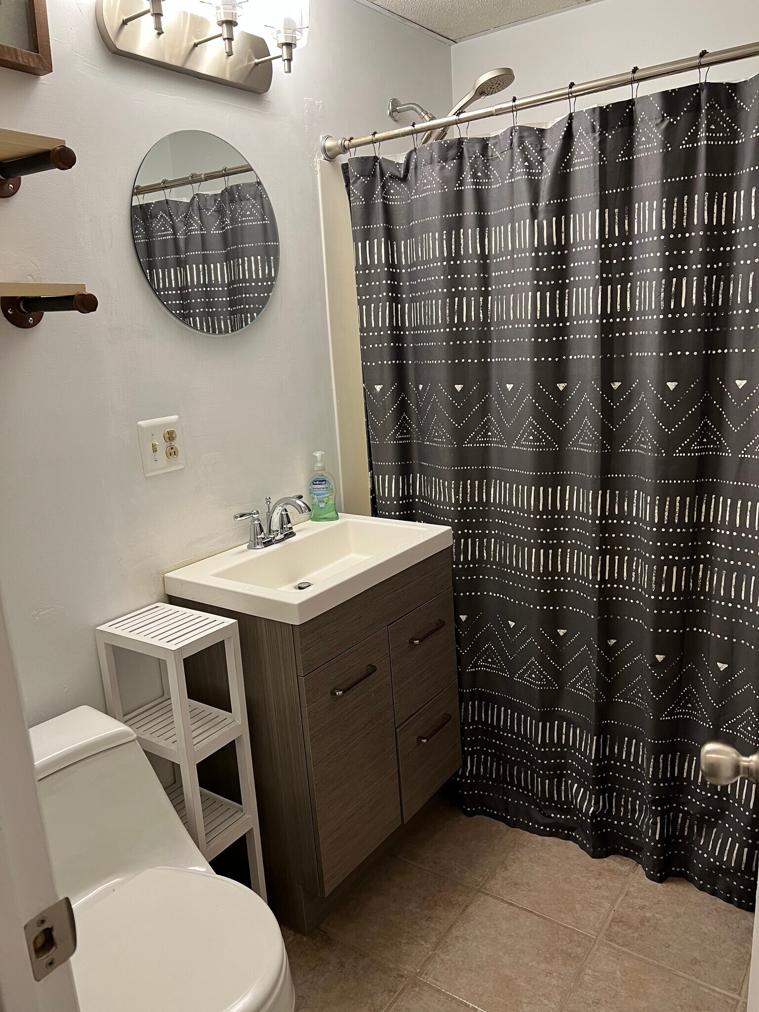 Building Photo - 222 Williams St E