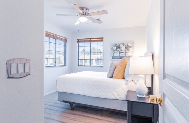 Building Photo - 1550 N Desert Willow St