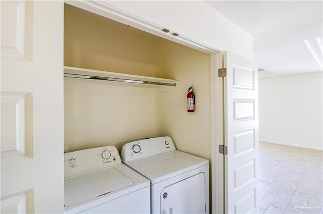 Building Photo - 2118 Taxco Ct