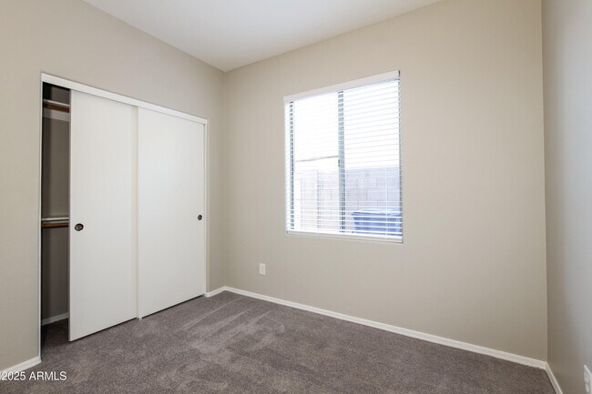 Building Photo - 12933 W Ash St