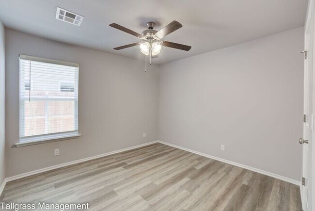 Building Photo - Beautiful 4/2.5/2 in Sand Springs!