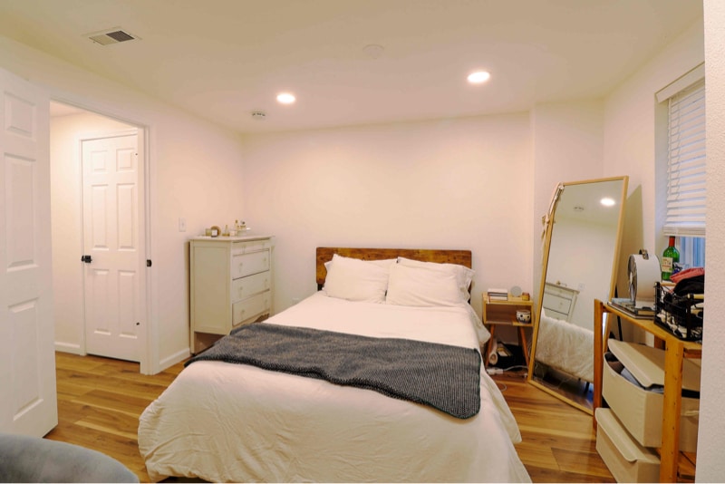 Building Photo - 2080 Oakcrest Cir