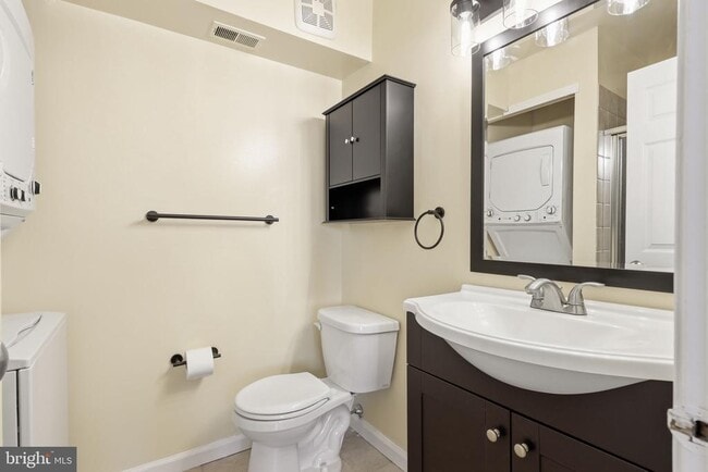 Building Photo - 2014 Barry Ct