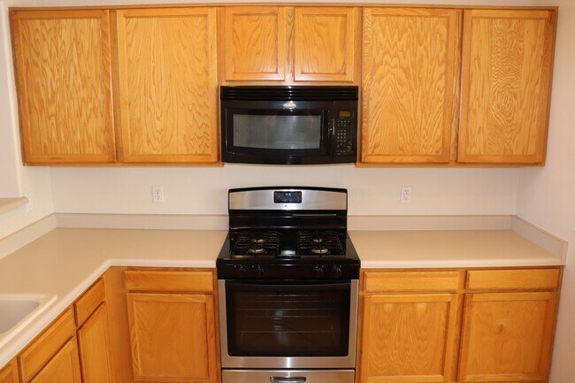 Building Photo - Beautiful West Side Home in Gated Community