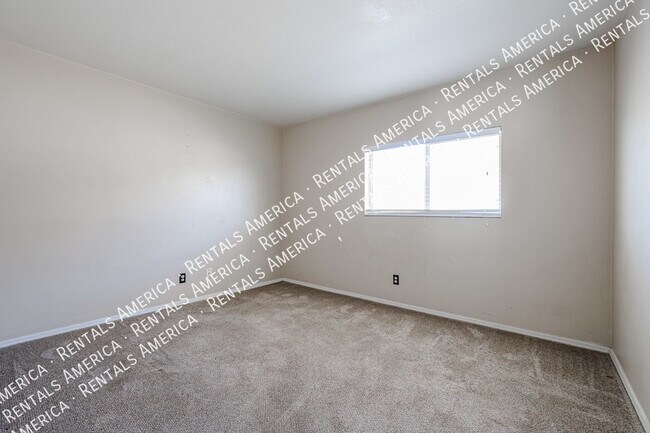 Building Photo - Centrally Located in El Mirage