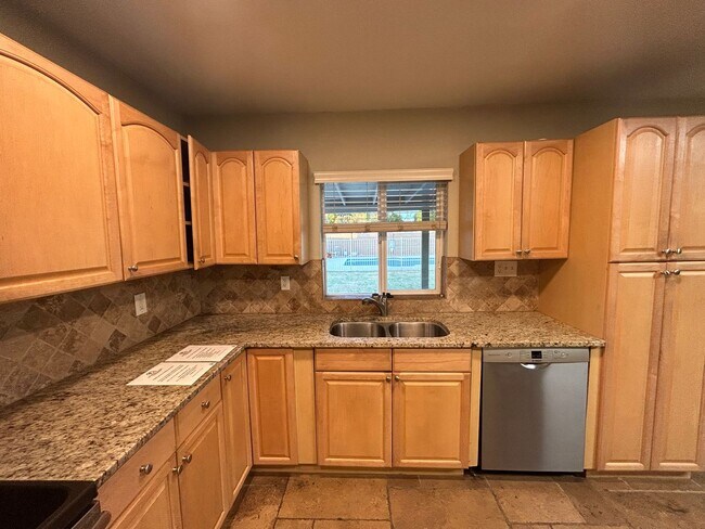 Building Photo - 3 Bed with a private pool