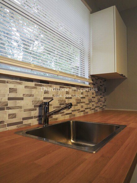 Building Photo - 1225 E 14th St