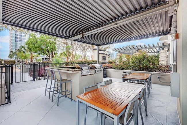 Building Photo - 360 Nueces St