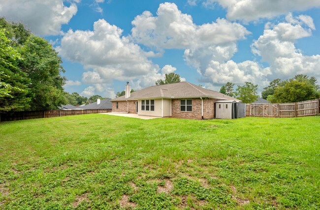 Building Photo - 4 bedroom 2 bathroom